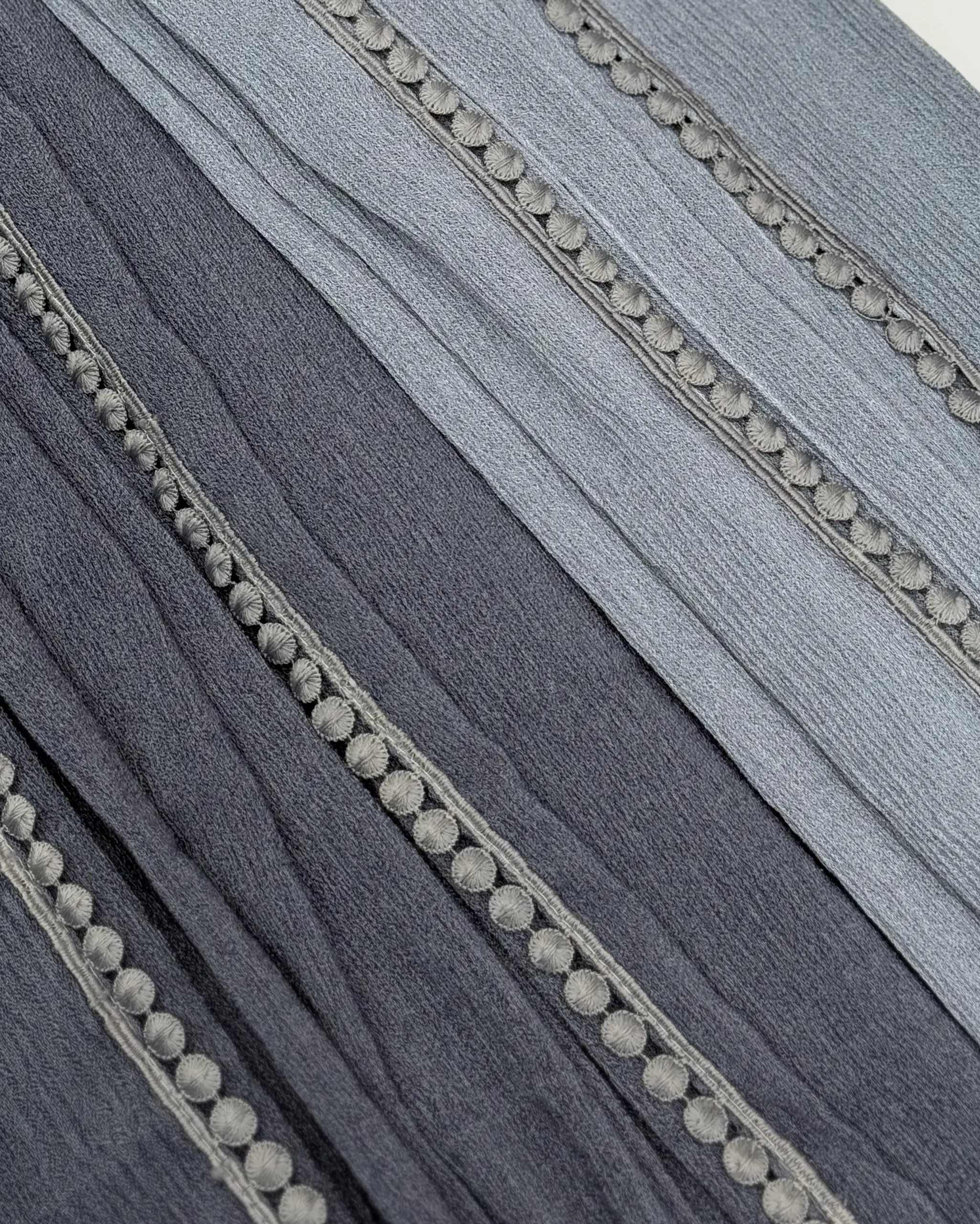 شال دخترانه و زنانه نخی مدل دور عدسی